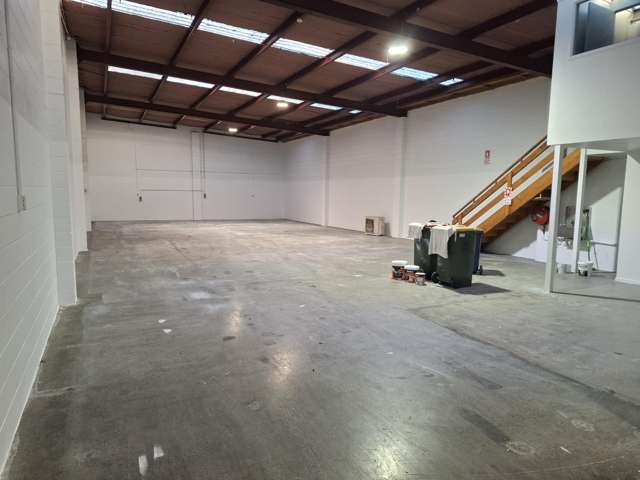 B/7 Waipareira Avenue Henderson North_1