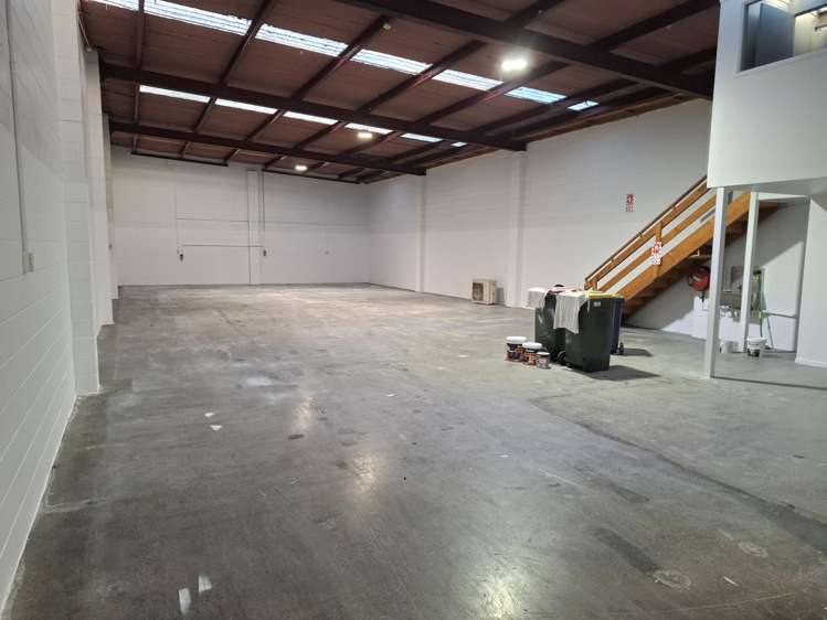 B/7 Waipareira Avenue Henderson North_1