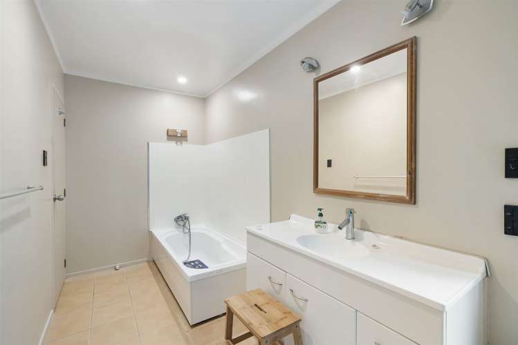 67 Rosier Road Glen Eden_14