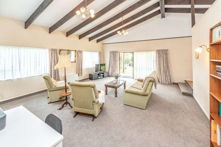 44 Exeter Crescent Springvale_2