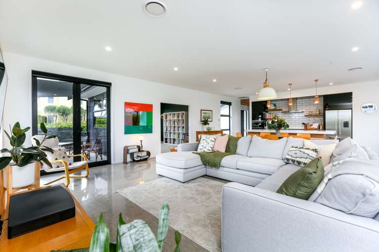 8a Sampson Avenue Waiwhakaiho_2