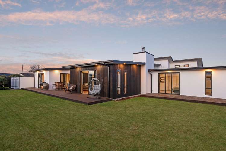 13 Carnaveron Drive Lincoln_16