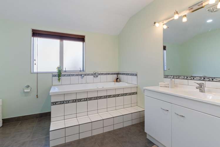 68 Downing Street Crofton Downs_12