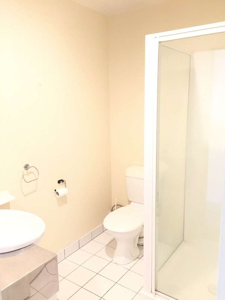 13/8 Dock Street Auckland Central_7