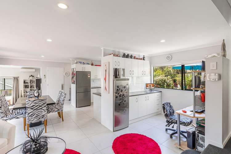 52 Hewlett Road Massey_15