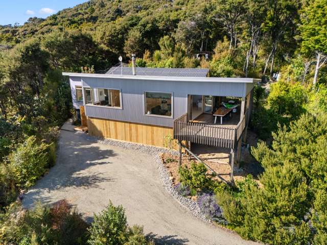 Private coastal sanctuary – space and views