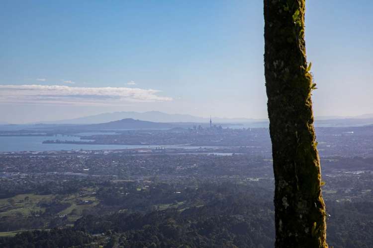 5 Brabant Road Waiatarua_34