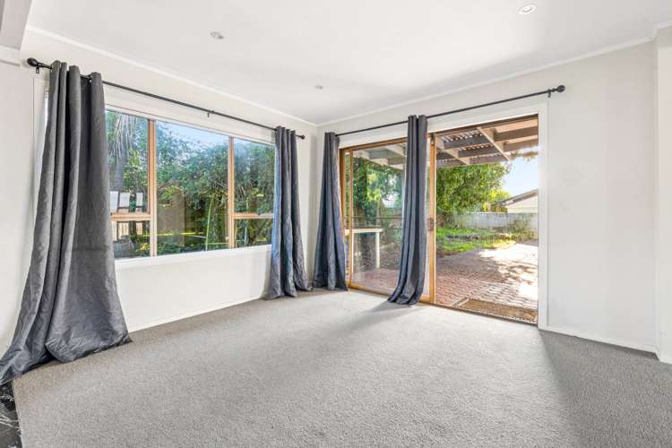 63 Ray Small Drive Papakura_10