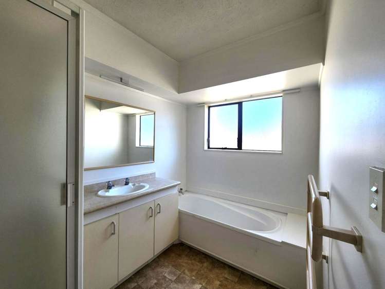 3/71 Blockhouse Bay Road Avondale_4