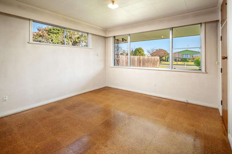 18 Newbourne Crescent Redwoodtown_11