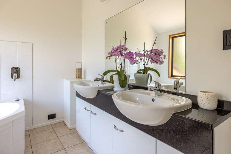 20 Waimangu Road Waiheke Island_24