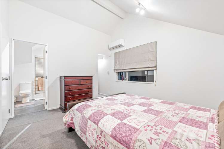 305 Royal Road Massey_14