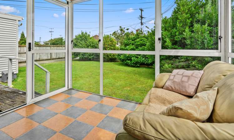 38 Hall Crescent Epuni_2