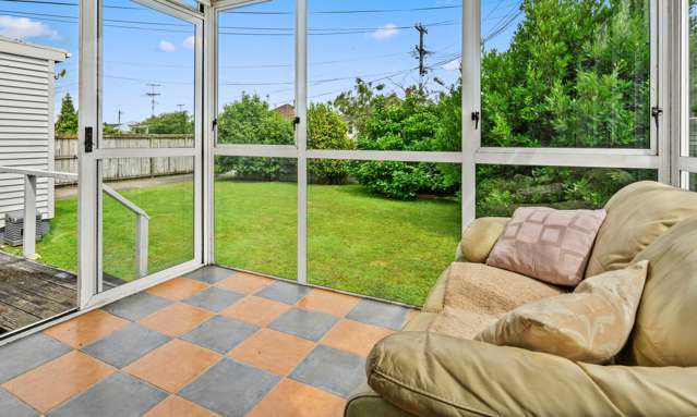 38 Hall Crescent Epuni_2