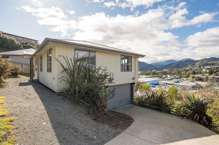 3 Carleton Place Toi Toi_12