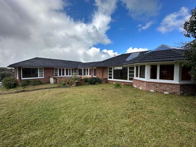 LARGE AND SPACIOUS 6 BEDROOM HOME