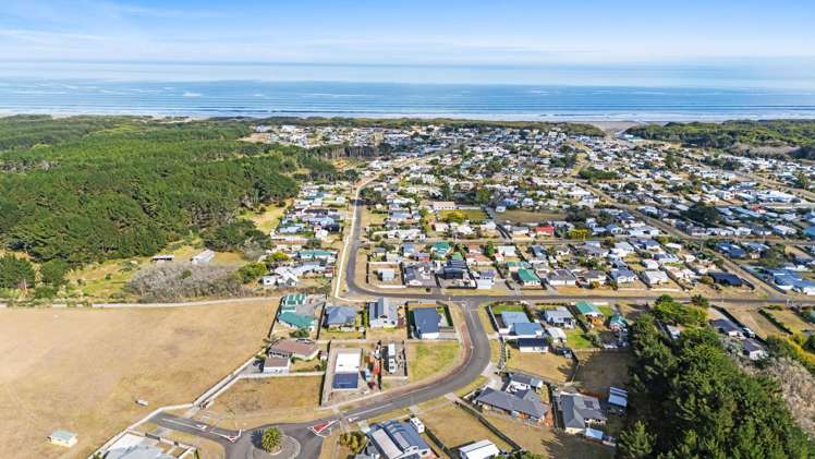1 Sandown Avenue Himatangi Beach_11