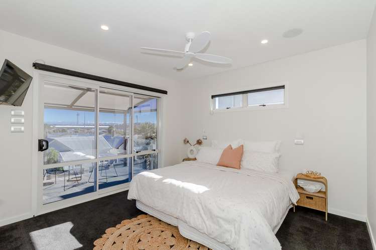 563 Marine Parade Napier South_10