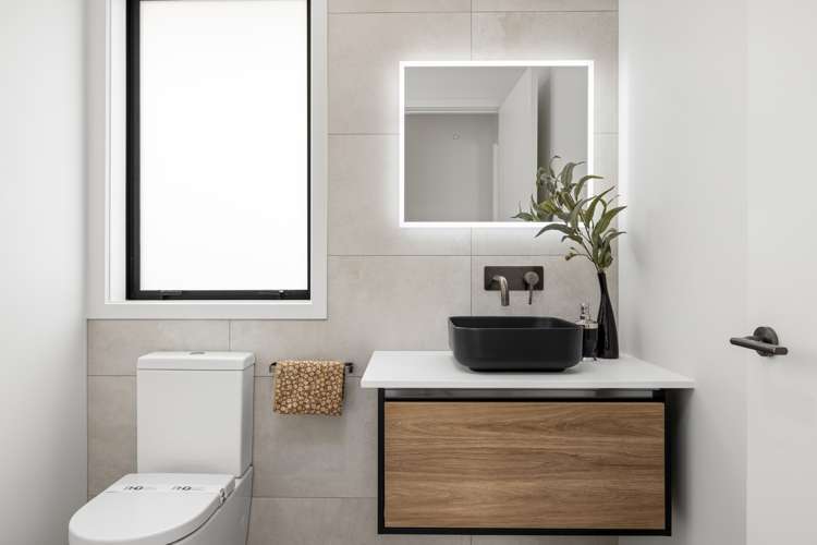 123 Lakes Boulevard Pyes Pa_20