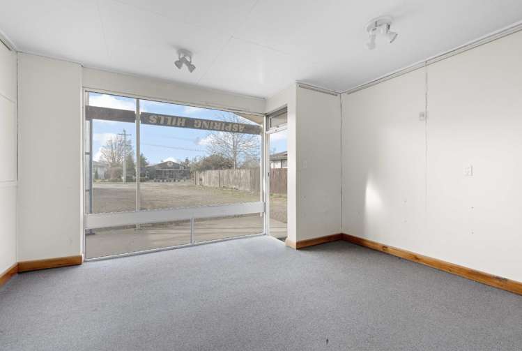 5669A West Coast Road Springfield_19