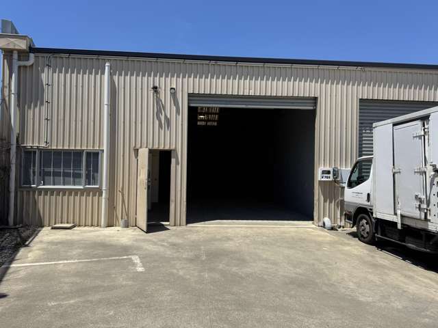 Tidy Industrial unit for lease