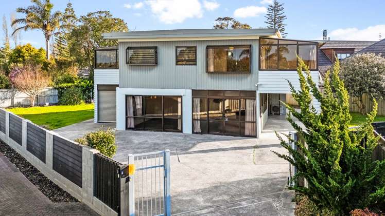 17 Fratley Avenue Farm Cove_4