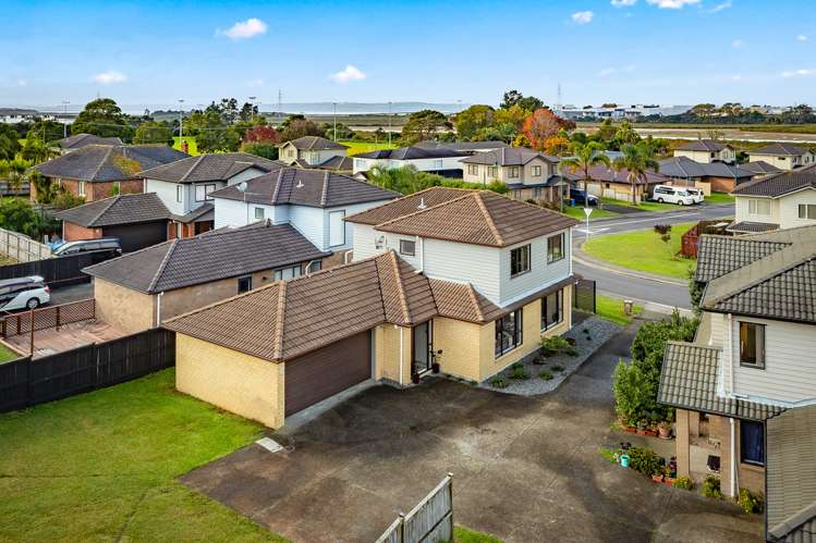 11 Riverglade Parkway Te Atatu South_0