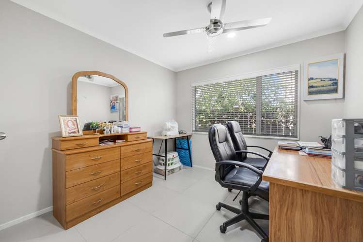 8 Reno Way Flat Bush_13