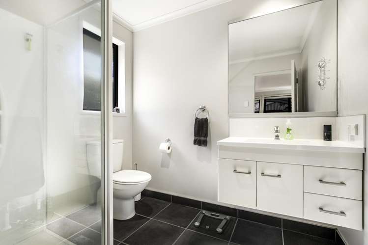 59 Sunningdale Street Wattle Downs_13