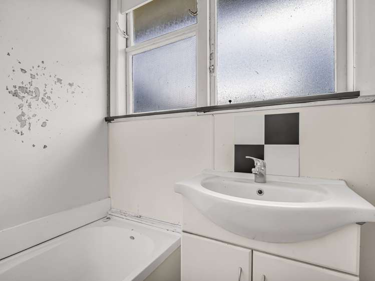 12 & 12a Bellingham Crescent Fordlands_9