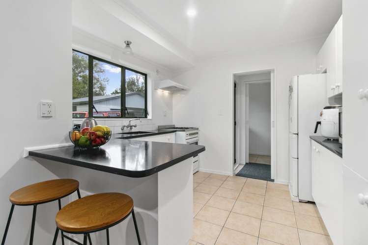 73 Meadowvale Rise Titirangi_11