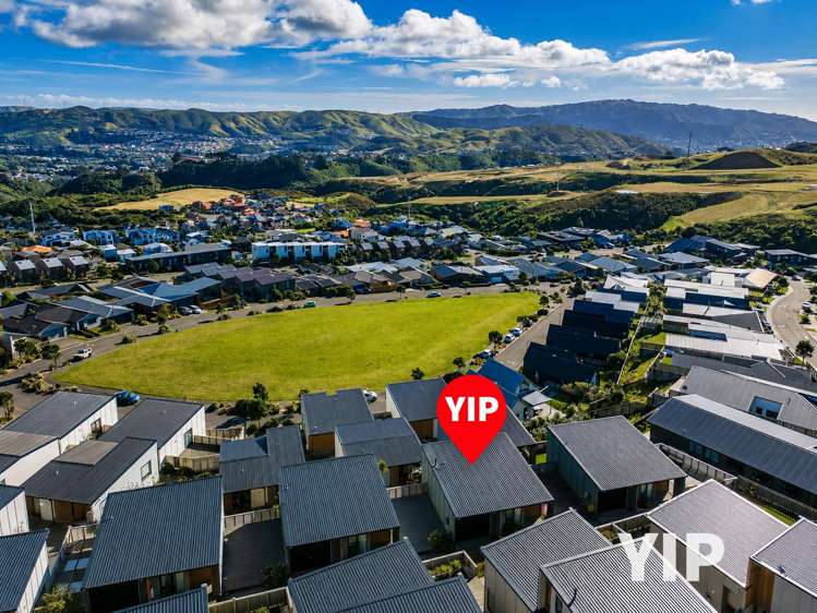 28 Red Beech Avenue Woodridge_15