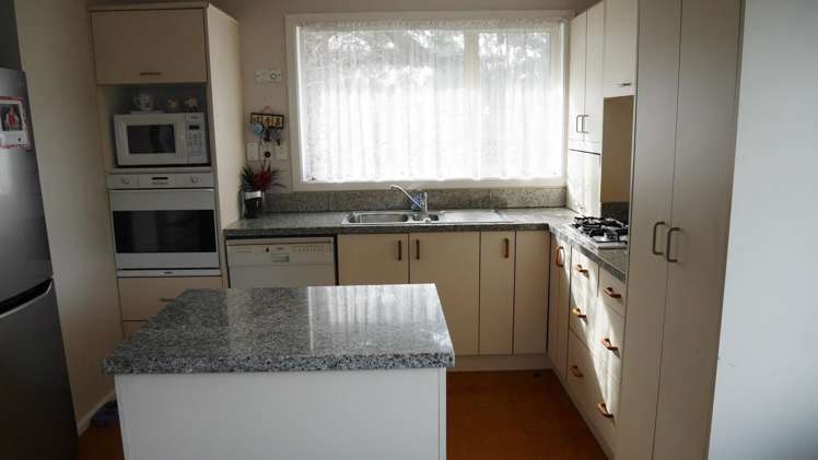 50 Kathleen Crescent Hornby_3