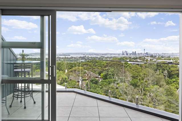 PENTHOUSE LIVING, STUNNING HARBOUR VIEWS