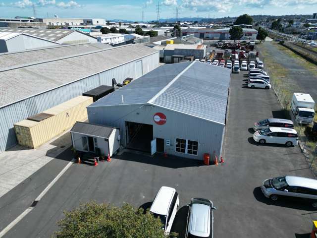1,400M² ASPHALT YARD WITH 510M² WAREHOUSE