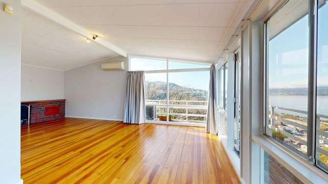 STUNNING VIEWS AND SUPERB LOCATION