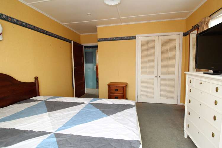 1 North Street Mokau_13