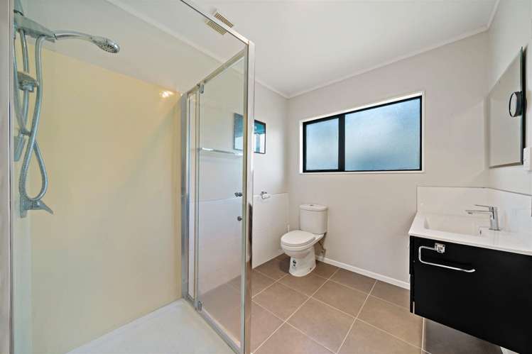 2/11a Agincourt Street Glenfield_12