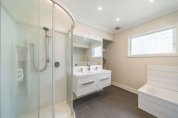 48 Kebbell Grove Epuni_15