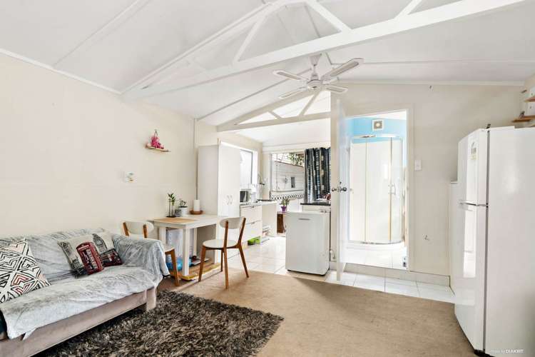 9 Roberts Road Te Atatu South_8