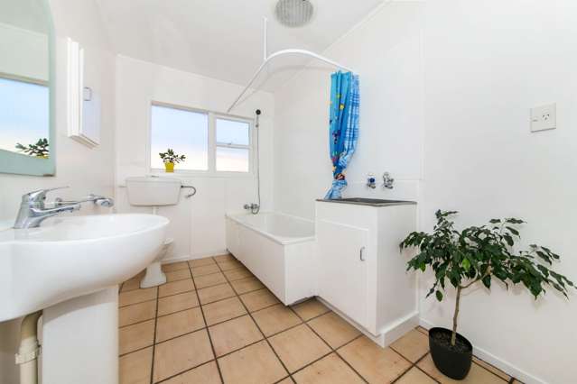2/8a Mcdonald Crescent Mount Wellington_2
