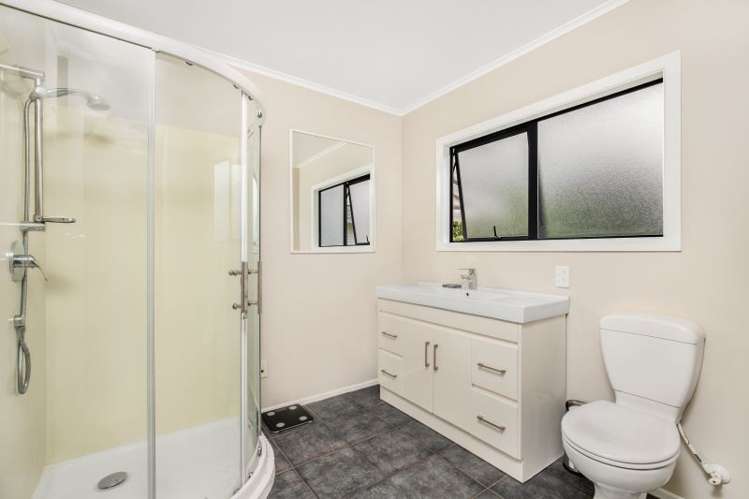 16 Montmere Avenue Te Atatu Peninsula_6