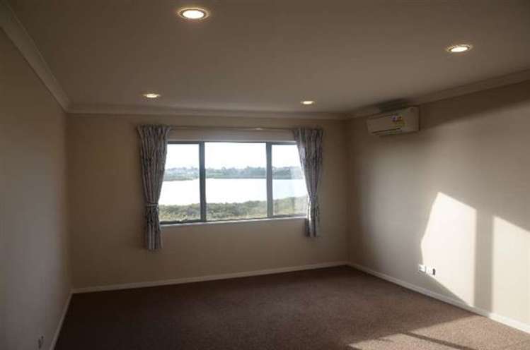 9 Iwinuku Crescent Wattle Downs_4