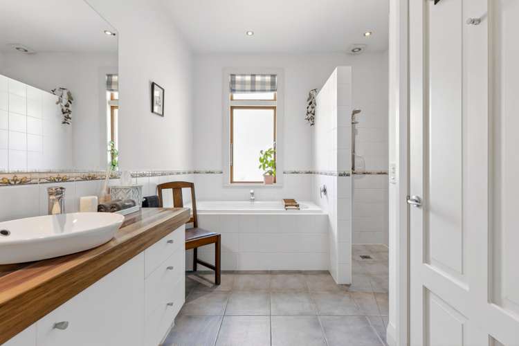 364 The Coastal Highway Redwood Valley_16