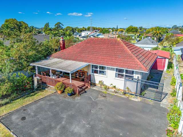 Tidy 3-Bedroom Home Close to Otara Town Centre!