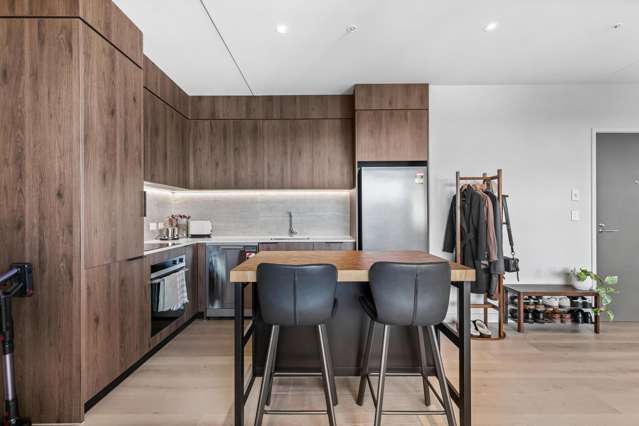 Sun Soaked Sophistication in Long Bay
