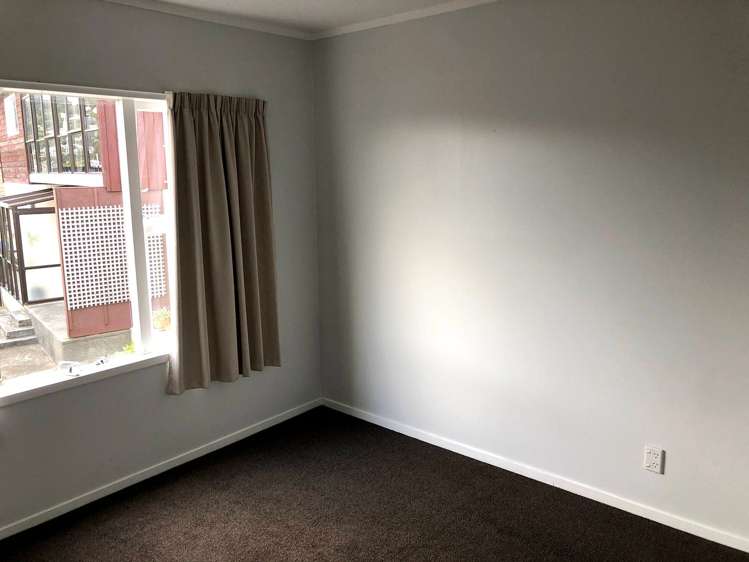 2/29 Winston Street Crofton Downs_8