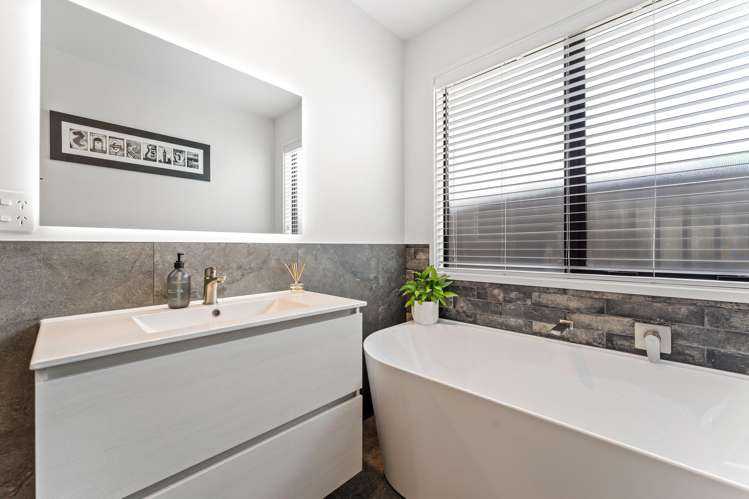 8 Matahae Crescent Wainui_16