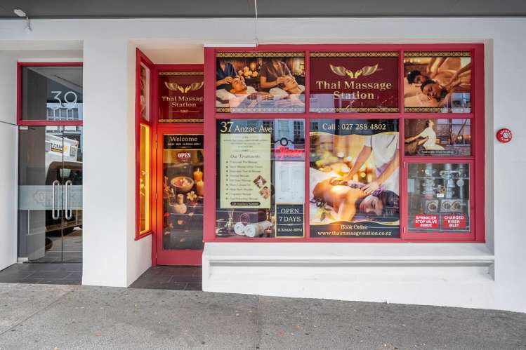 Unit 1R/37 Anzac Avenue_0