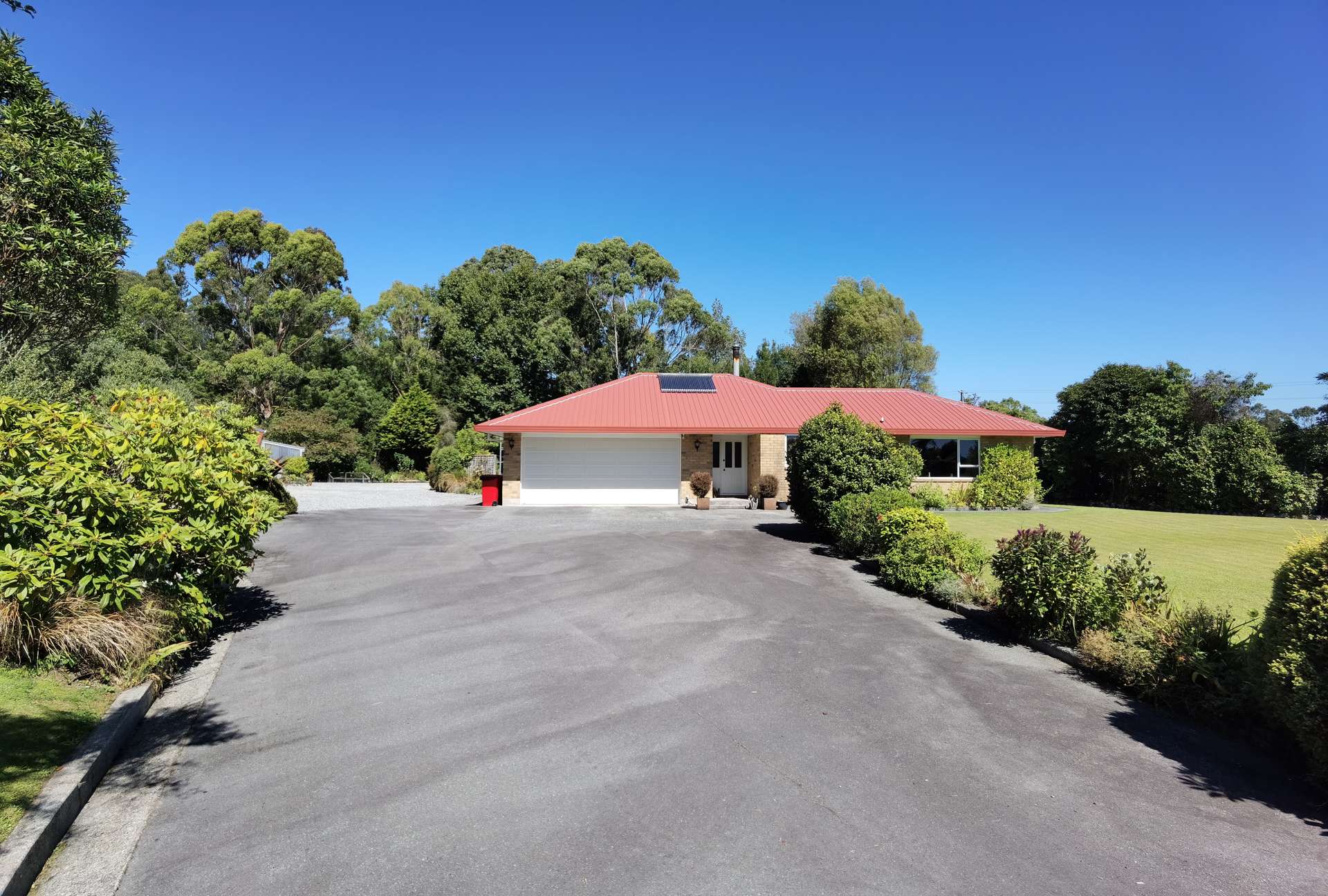 76 Pine Tree Road Kaniere_0